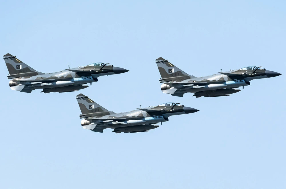 Kineski J-10C oborio Rafala? Prvi vazdušni okršaj kineske i zapadne tehnologije uzdrmao tržište oružja