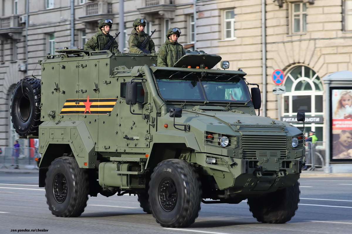 Medicinsko evakuaciono vozilo bazirano na Tajfun platformi. Obezbeđuje siguran transport ranjenika.