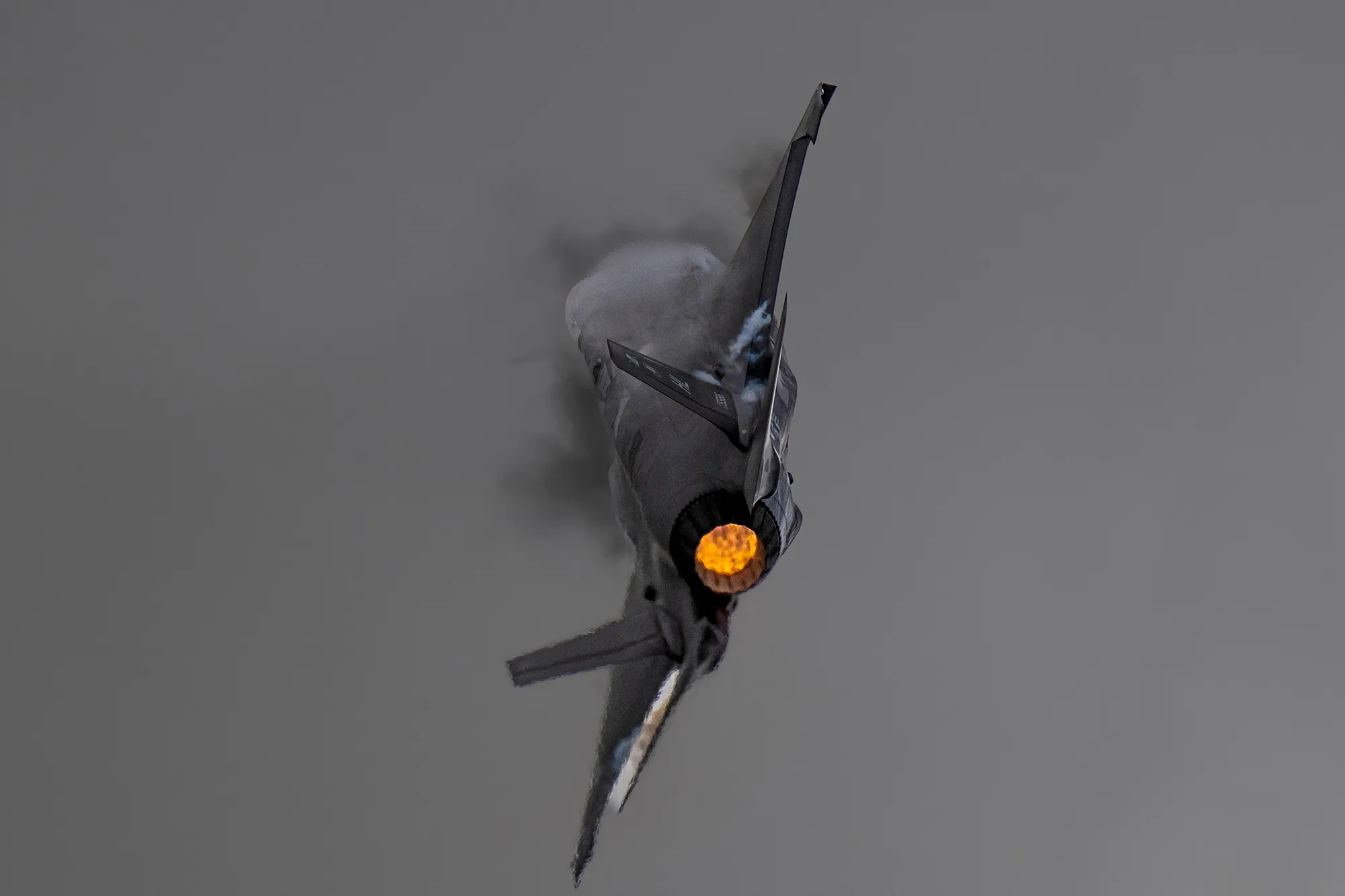 F-35A Lajtning II izvodi vazdušne manevre tokom aeromitinga na Floridi 31. oktobra 2024. Fotografija Ratnog vazduhoplovstva