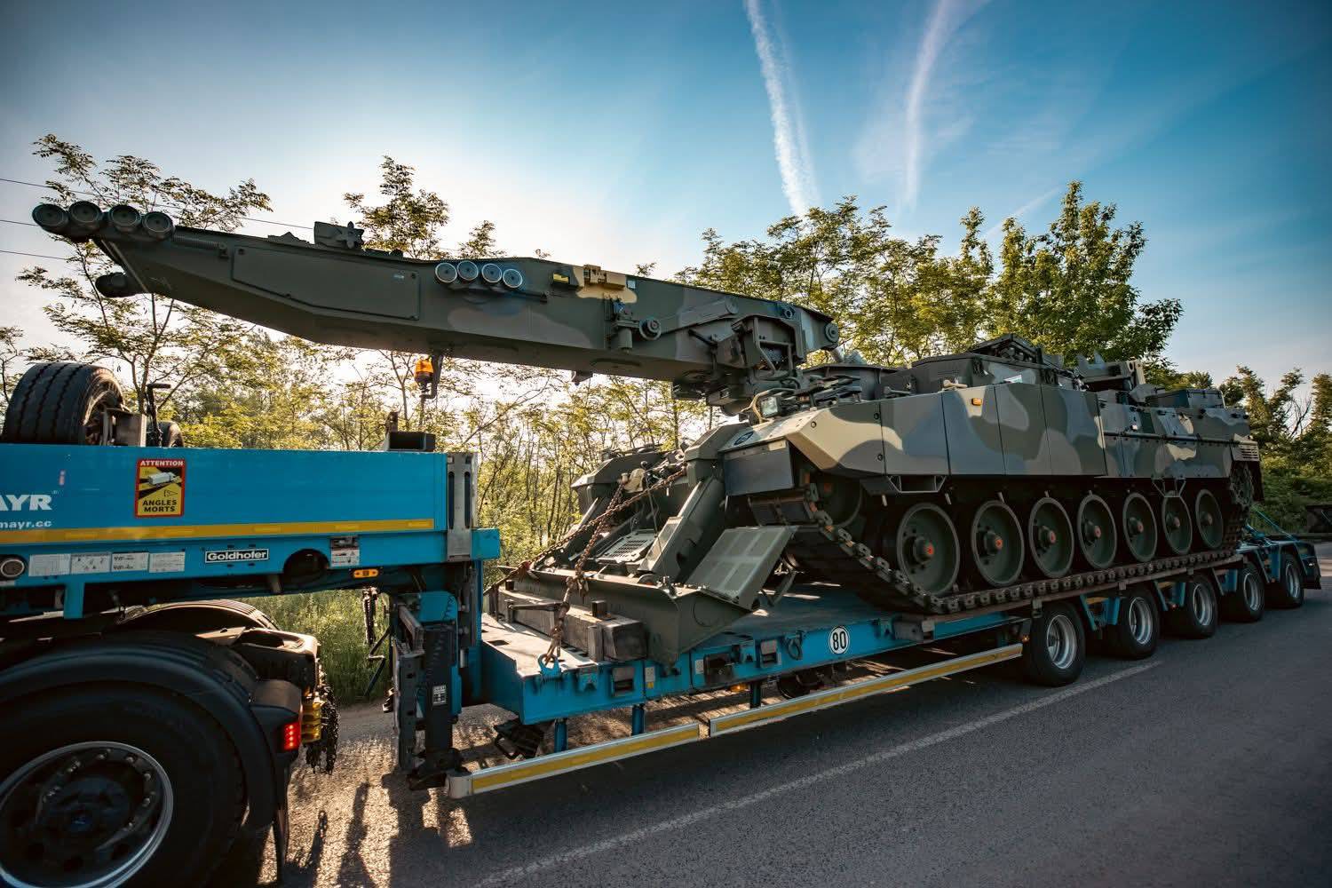 Oklopni mobilni sistem za mostove Leguan 2HU. Fotografija: Mađarske odbrambene snage