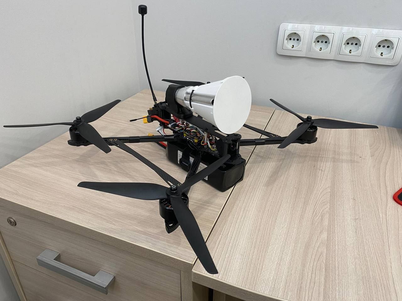 Mavic 3 opremljen setkometom.
