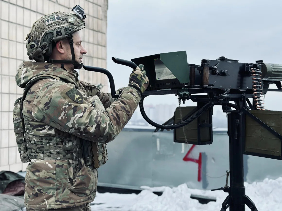 Pripadnik ukrajinske pokretne grupe za presretanje dronova kamikaza i niskoletećih krstarećih raketa.