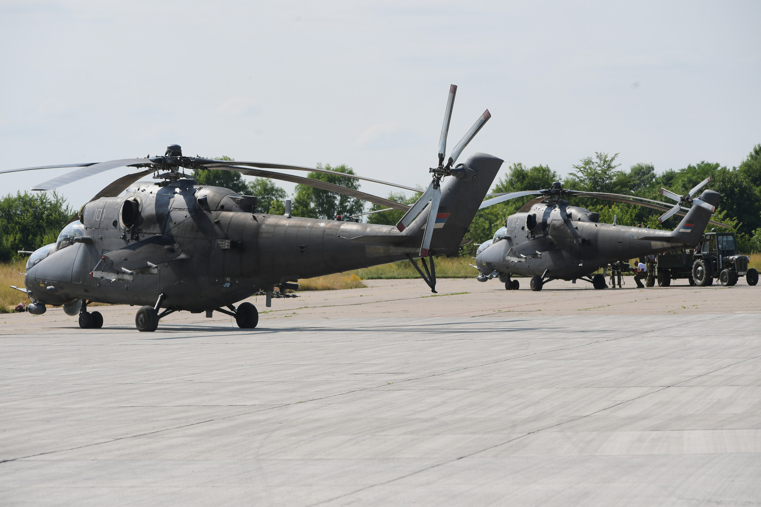  jurišno-desantni helikopter Mi-35M na stajanci aerodroma „Morava” u Lađevcima.