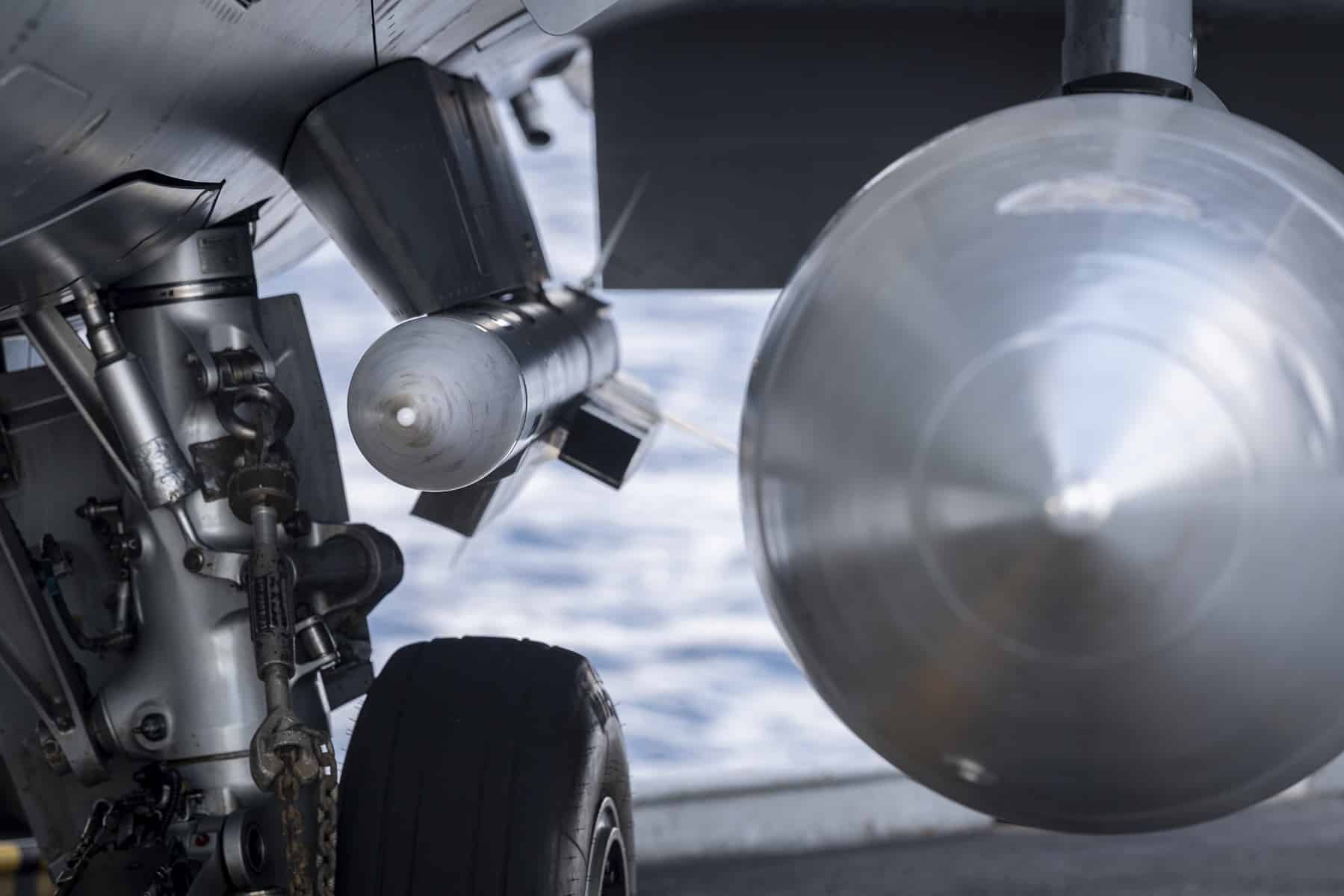 Rakete Meteor postavljene na podvesni nosač francuskog Rafale M.
