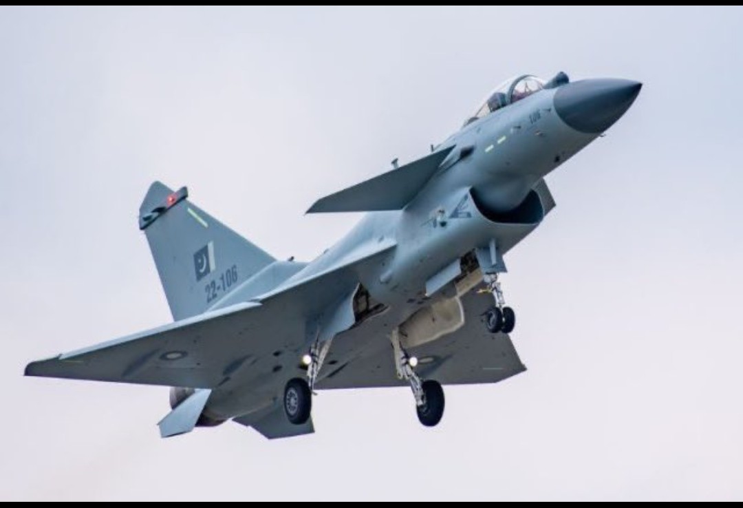 Borbeni avion J-10CE Pakistanskih vazduhoplovnih snaga.