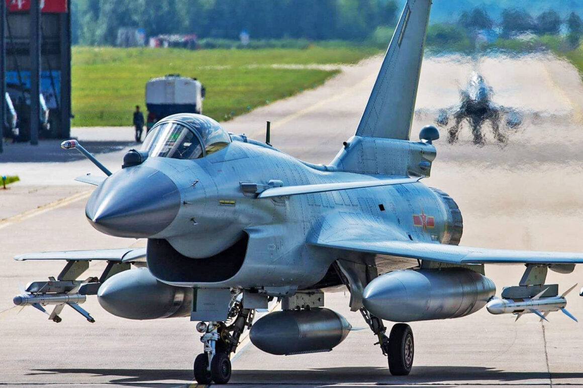 Borbeni avion J-10CE 4++ generacije kineskih vazduhoplovnih snaga.