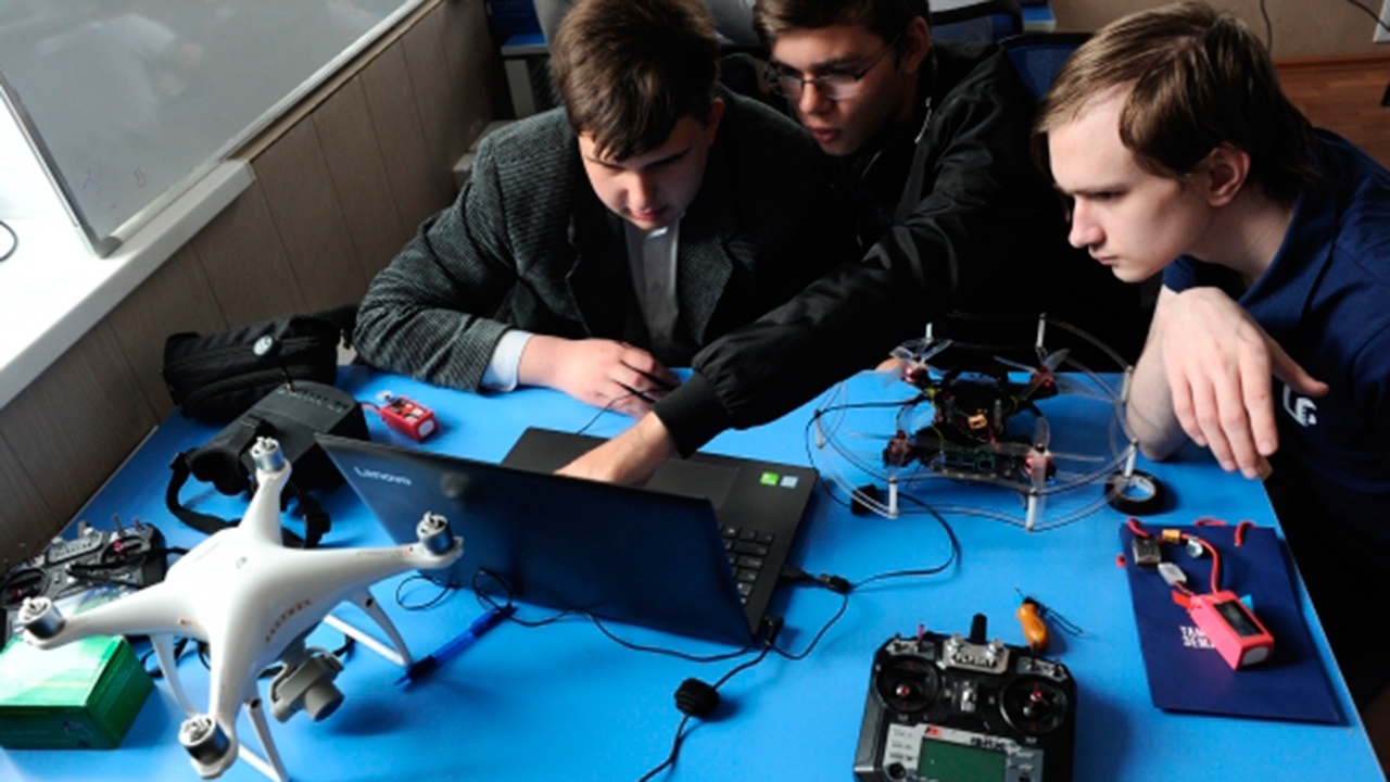 Studenti ruskih fakulteta počevši od 2023. godine osposobljavaju se u rukovanju dronovima