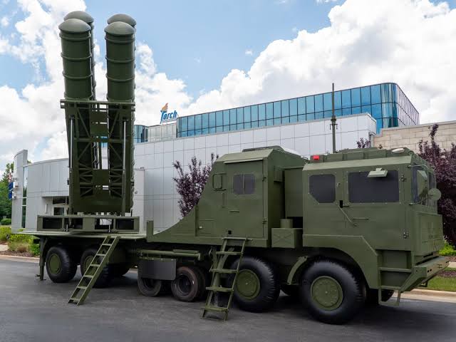 Maketa sistema HQ-22/FK-3 snimljena ispred sedišta kompanije Torch Technologies u Huntsville, Alabama.