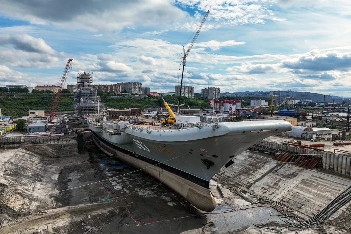 Ruski teško avionosac krstarica (TAVKR) u brodogradilištu u Murmansku