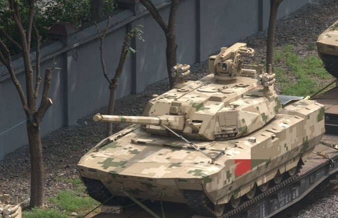 Kineski laki oklopni tenk ZTZ-201 tokom jedne od proba parade