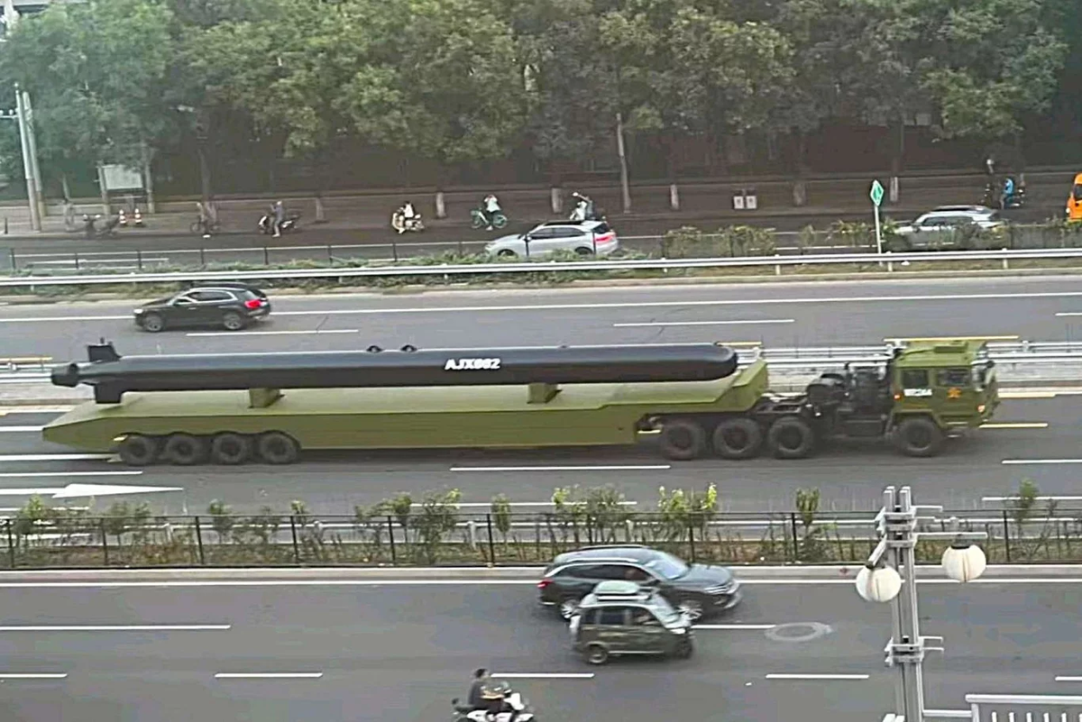 Autonomni podvodni dron AJX-002, dizajniran po uzoru na ruski Posejdon.