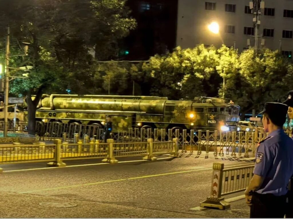 PRO HQ-29 snimljen tokom priprema za paradu