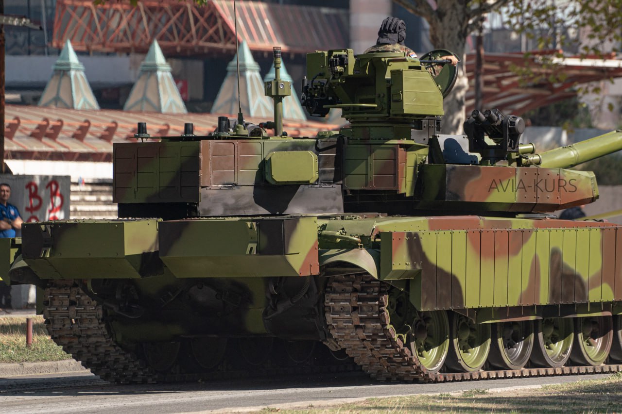 Pogled na zadnji deo prototipa tenka M-84AS3