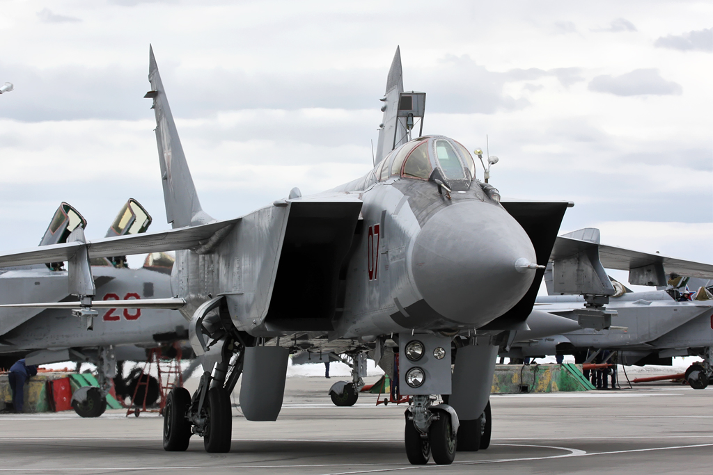 Avion presretač MiG-31