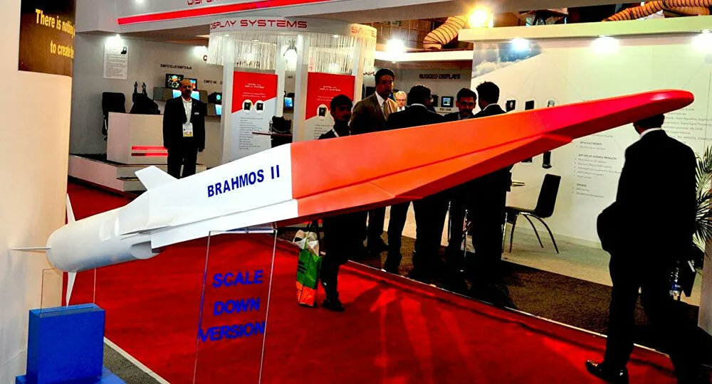 Maketa rakete BrahMos-II Izvor: https://sajeevpearlj.blogspot.com/