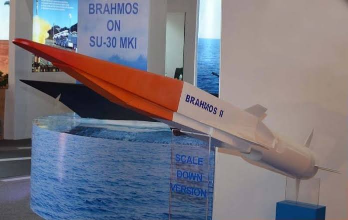 Maketa rakete BrahMos-II Izvor: https://sajeevpearlj.blogspot.com/