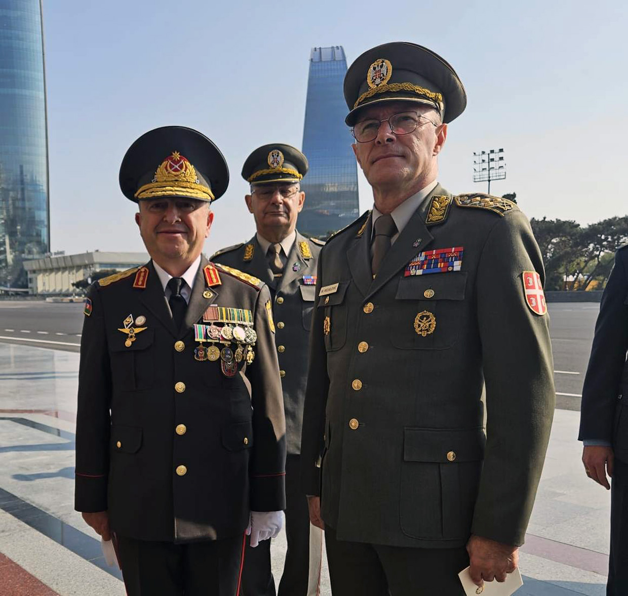 Načelnici  generalštaba Azerbejdžana i Srbije general Karim Valijev i general Milan Mojsilović tokom susreta u Bakuu, 8. novembra 2025.