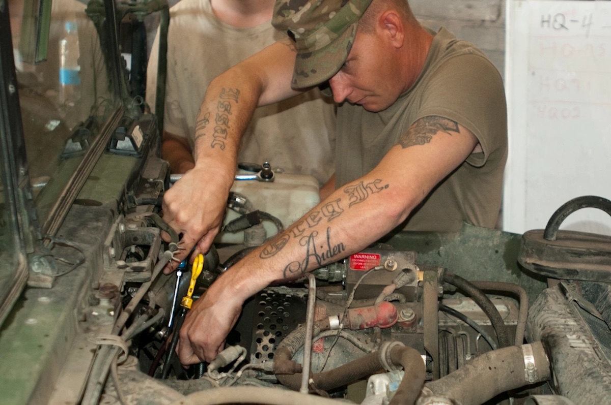 🇺🇦 AI ZA POPRAVKE NA LINIJI FRONTA: UKRAJINA PRIMENJUJE ASISTENTA ZA VOJNA VOZILA