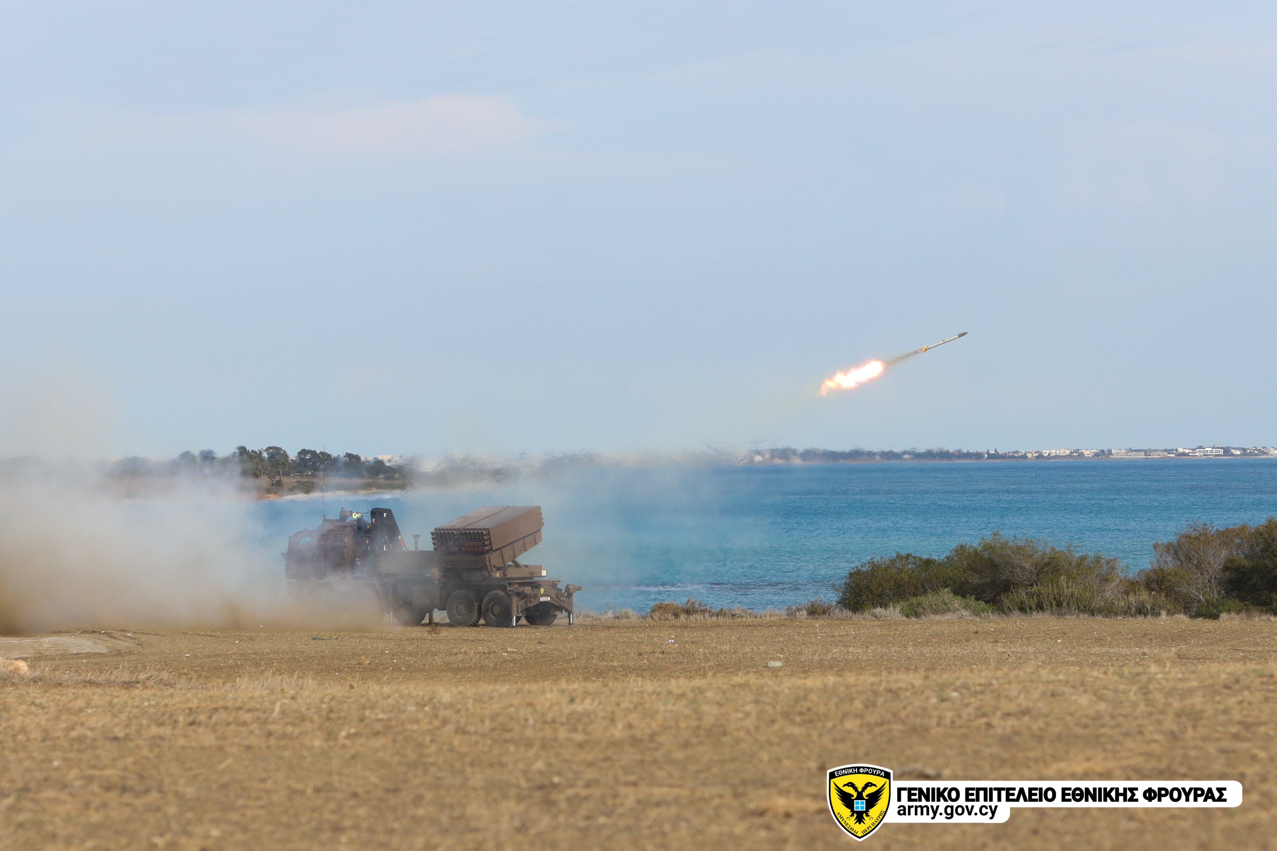 Bojevo ispitivanje raketnog sistema „Tamnava“, prilikom gađanja raketama kalibra 122 mm od strane Nacionalne garde Kipra.