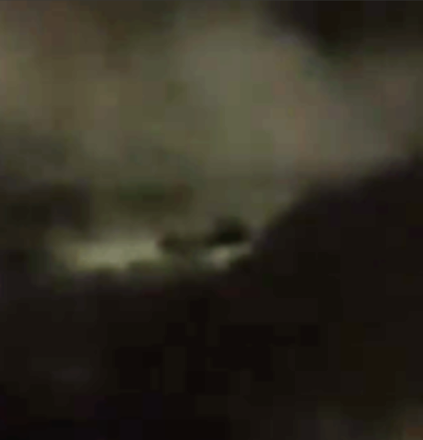 Izgleda da je MH-47 sleteo iz perspektive C (~0:38-0:41)