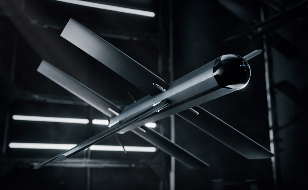 Krupni plan taktičkog drona tokom demonstracije tehnologije autonomnog roja dronova pokretane veštačkom inteligencijom / Foto: SIRBAI