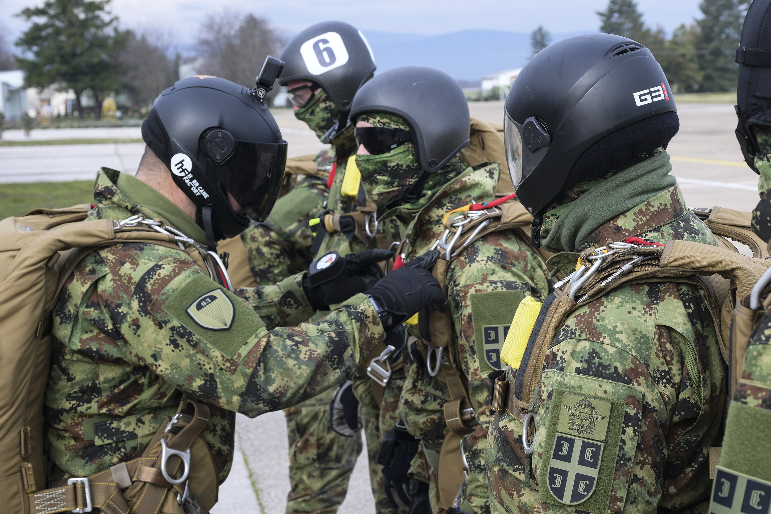 Obuka u 63. padobranskoj brigadi za skokove novim padobranom RA‑1
