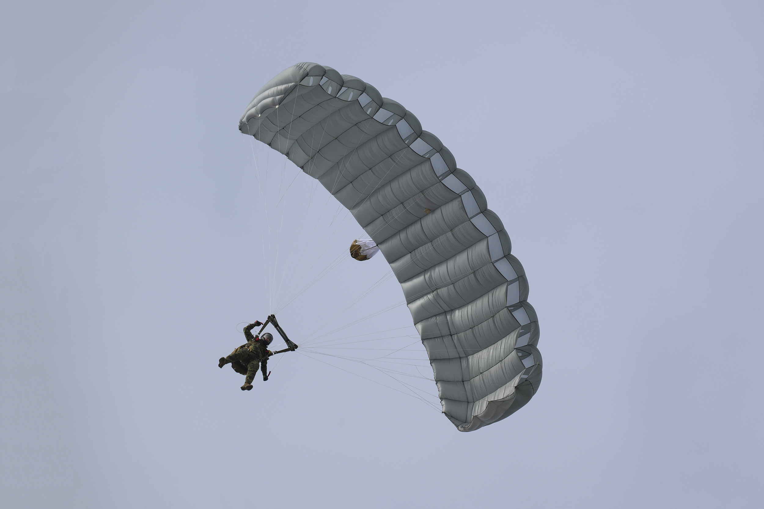 Priprema pripadnika 63. padobranske brigade za padobranski skok / Foto: VS