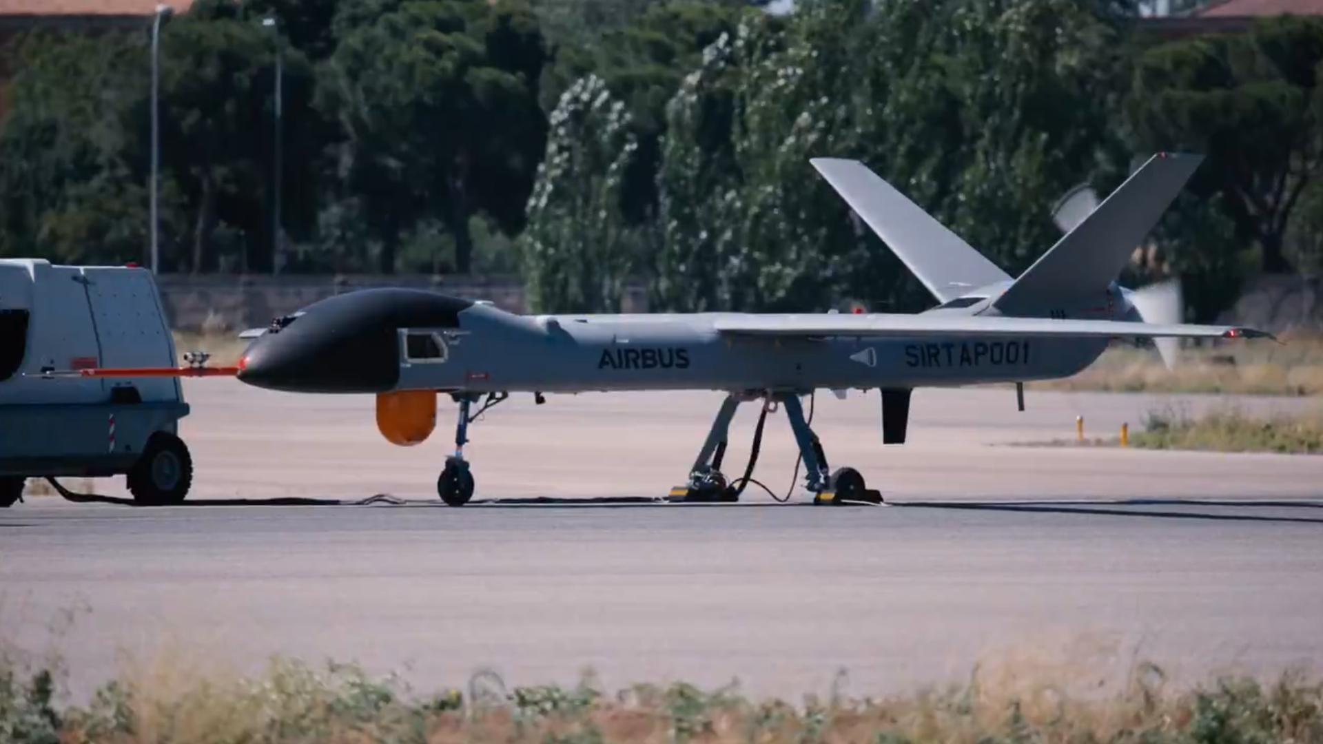 Skreenshoot video snimka pripreme za prvog taksiranja drona U850 SIRTAP / Airbus