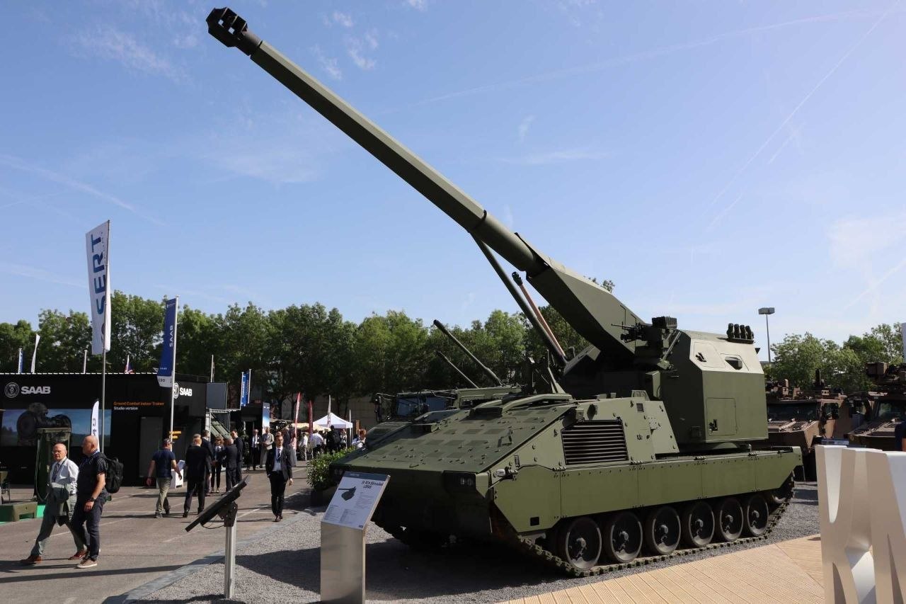 Artiljerijski samohodni sistem LORAS sa borbenim modulom RCH155 L58 na šasiji Boxer Tracked