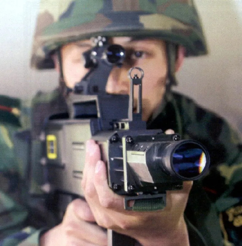 Lasersko prenosivo oružje za kontrolu mase WJG-2002 (laserski blinder) bez oštećenja čula vida proizvođača Eagle Group.