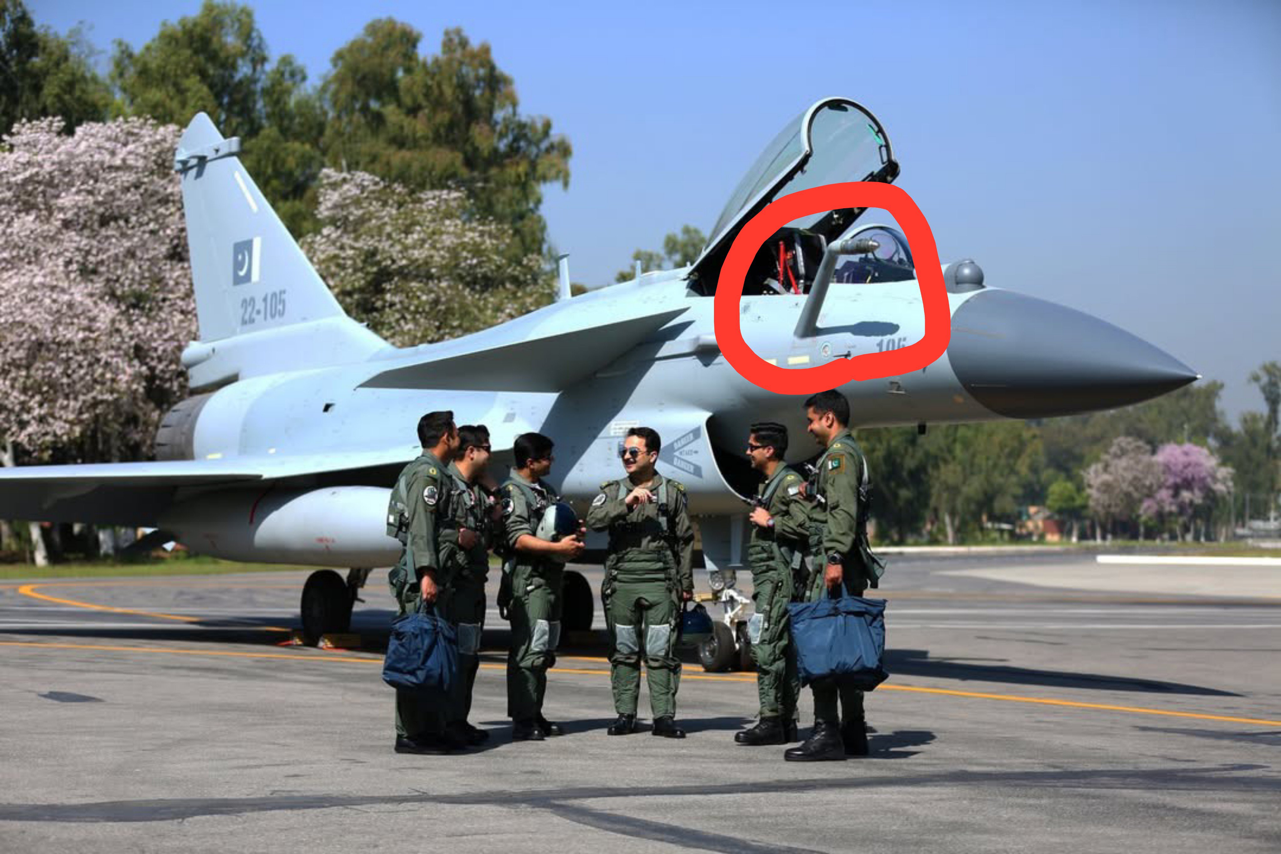 Pakistanski J-10CE sa sondom za dopunu goriva