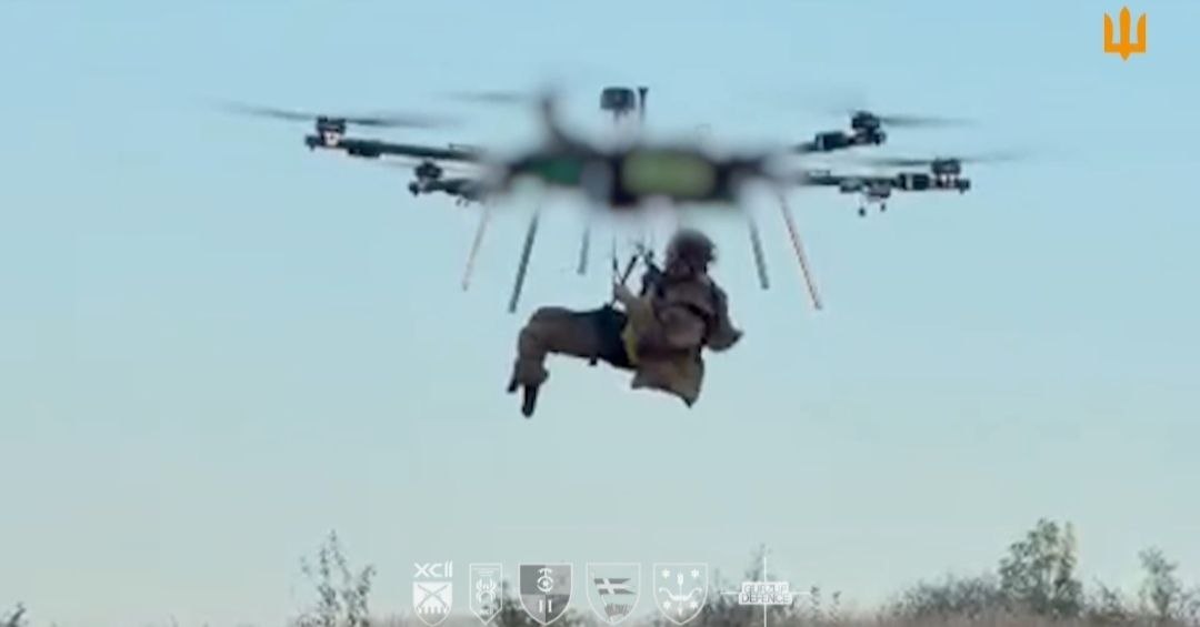 PRVA UPOTREBA: Ukrajinci evakuisali ranjenog vojnika teškim dronom „Gurfuz”